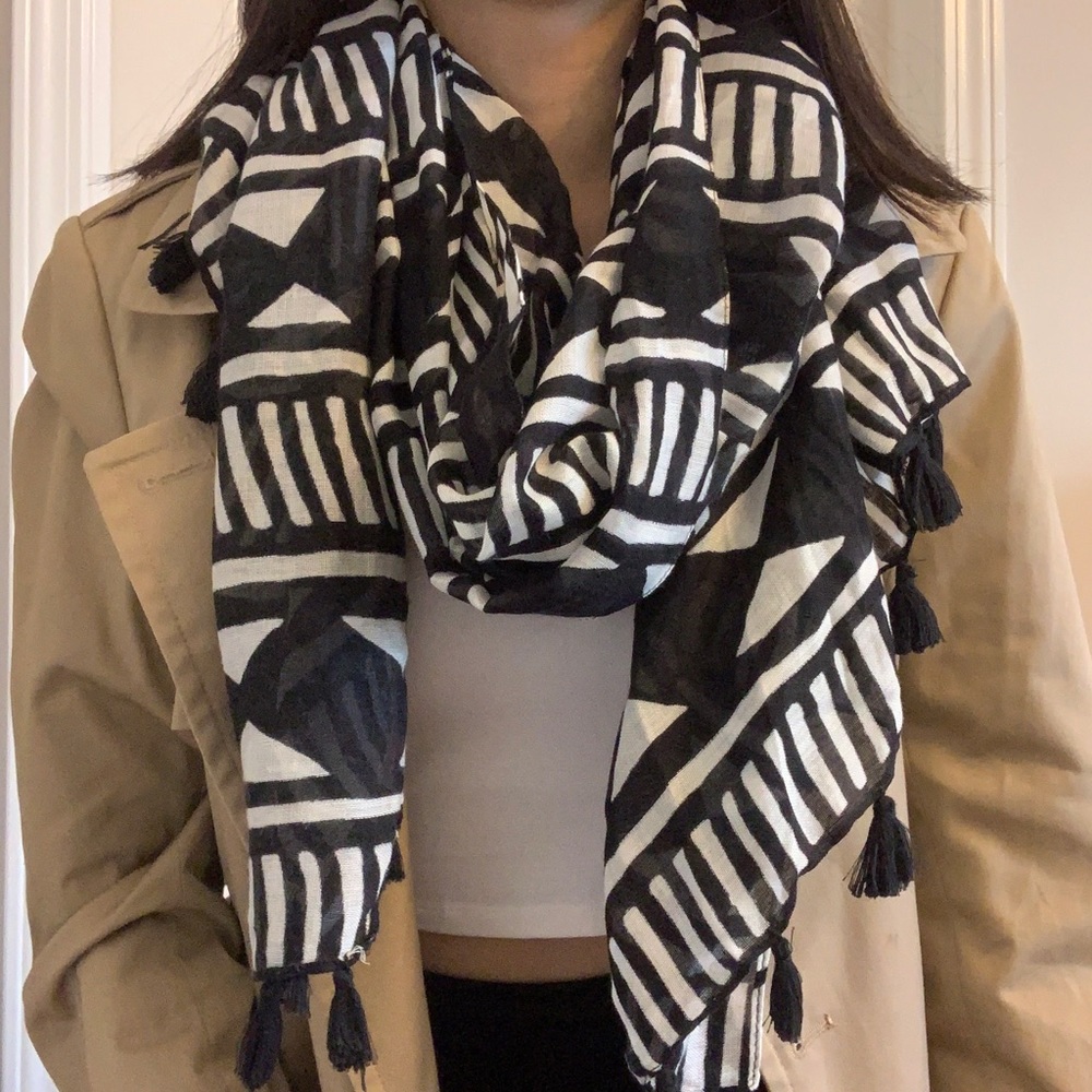 Geometric Black and White Scarf